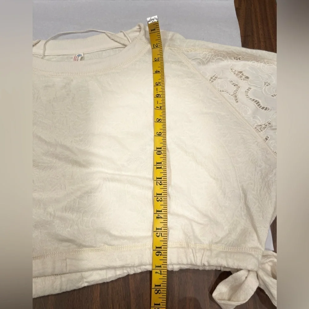 Free People Movement Field Of Dreams Pullover cropped .Size M